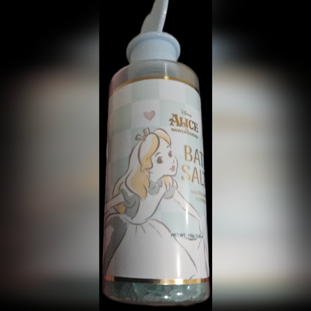 NWT DISNEY'S ALICE IN WONDERLAND BLUE VANILLA SHAE BATH SALTS HEART TOPPER!